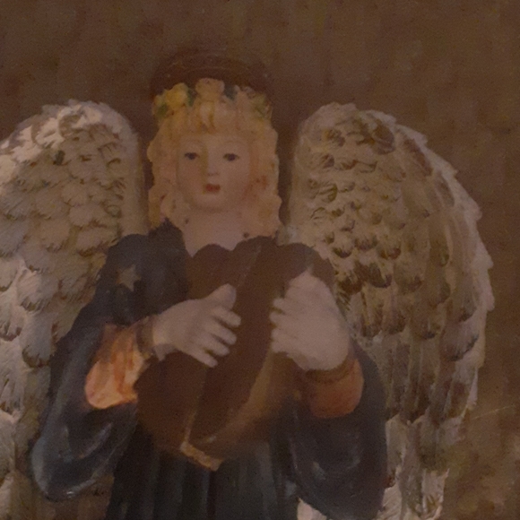 ANGEL FIGURINE - Picture 2 of 2